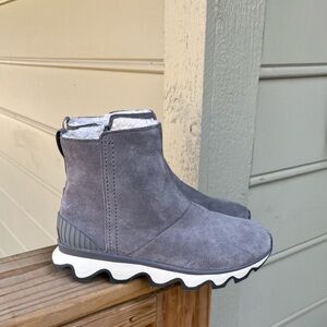 Sorel Kinetic Faux Fur Lined Grey Waterproof Boots size 6